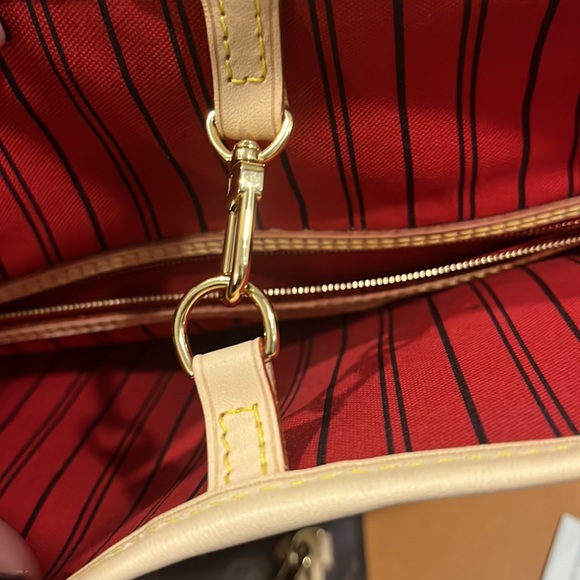 Louis Vuitton Neverfull MM - Picture 8 of 15